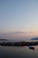 Fototapeta na wymiar paesaggio di mare al tramonto