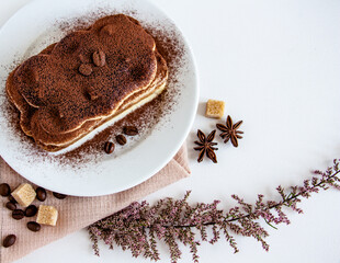  A piece of delicious tiramisu is the perfect breakfast or dessert. Star anise and cane sugar complete the composition