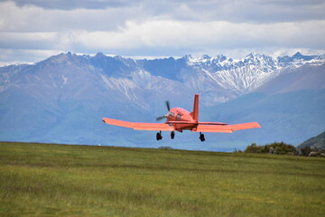 Fototapeta na wymiar The view of mountains with an airplane in Queenstown, New Zealand