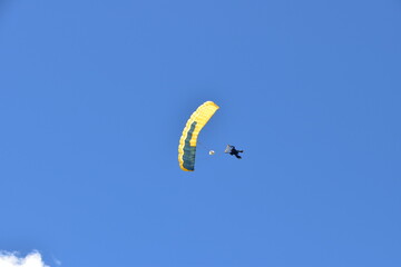 Skydiving and Paragliding in Queenstown, New Zealand