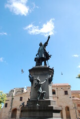 Estatua Cristóbal Colón , Primada de América 