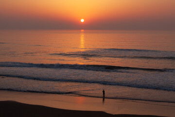 自然に対峙する釣り人【男一人】