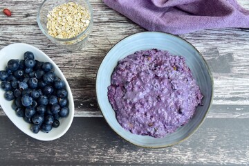 Obraz na płótnie Canvas Blueberry Overnight Oats for Breakfast