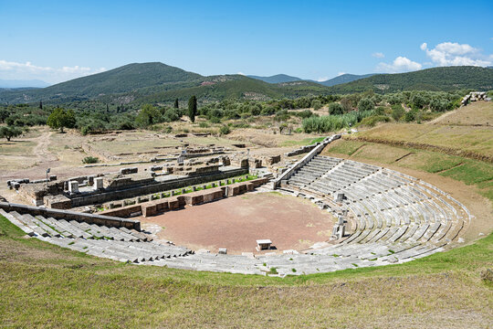 Theaterarena in der antiken Ausgrabungsst&auml;tte Messene, Peleponnes, Griechenland
