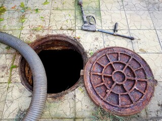 Open manhole cover