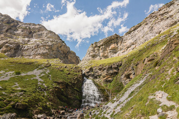 Fototapeta na wymiar Cascada Cola de Caballo (Horse's tail waterfall) under Monte Perdido at Ordesa Valley, Pyrenees of Spain.