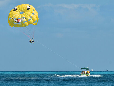 VACACIONES EN CANCUN PARACHUTE Y LANCHA 