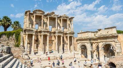Obraz premium Ruins of Celsius Library in Ephesus Ancient City in Turkey
