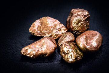 Copper nugget, a chemical element with the symbol Cu (from Latin cuprum), at room temperature copper is in a solid state.