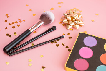 Different size makeup brushes. Round eye shadow palettes for women