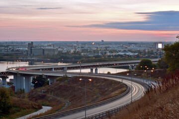 cars move in Nizhny Novgorod at sunset