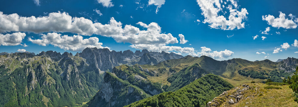 Panoramic view from the top of the Karaula to the peaks of Volusnica, Talijanka