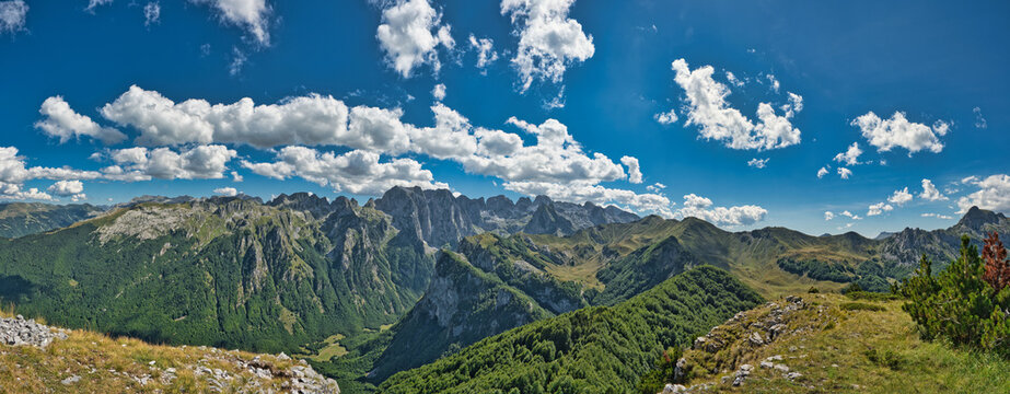 Panoramic view from the top of the Karaula to the peaks of Volusnica, Talijanka