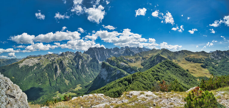 Panoramic view from the top of the Karaula to the peaks of Volusnica, Talijanka