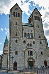 Fototapeta na wymiar Die Abdinghofkirche in Paderborn, Nordrhein-Wstfalen