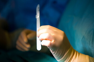 Skalpell w&auml;hrend der operation