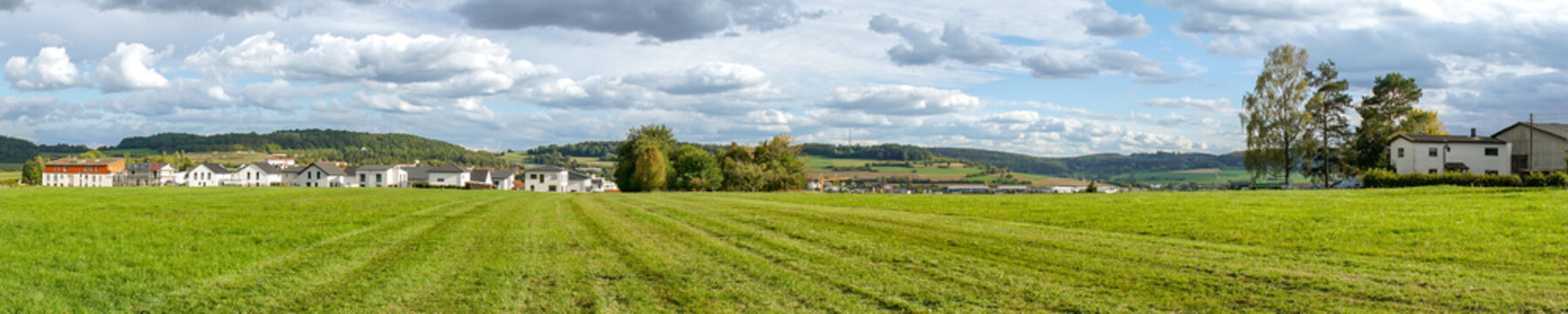 Panorama Wohnsiedlung und Feld
