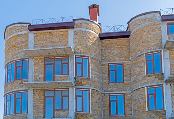 Naklejka premium unfinished house made of natural material