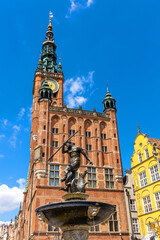Obraz premium Neptune Fountain - Fontanna Neptuna - in front of Old Town City Hall at Long Market Dlugi Rynek in old town city center of Gdansk, Poland