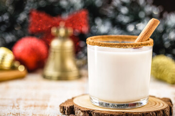 hot eggnog typical of Christmas, made at home all over the world, based on eggs and alcohol. called eggnog, Auld Man's milk, milk and pisco, momo cola, coquito or Crème de Vie or Eierlikör