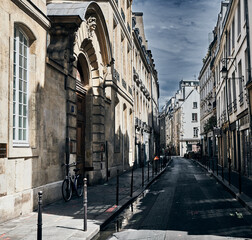 Fototapeta na wymiar Typical parisian architecture, downtown Paris, France