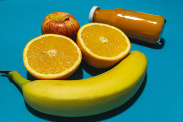 piramida zdrowia owoce, jabłko banan pomarańcz, smoothie sok
