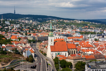 Obraz premium Catedral de San Martin, panoramica o skyline de la ciudad de Bratislava, pais de Eslovaquia