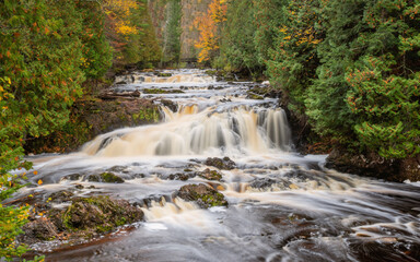 Fototapeta na wymiar Water falls along Bad River at Copper Falls State Park during fall time 