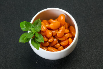White beans with tomato sauce