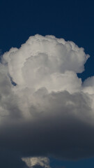Cumulus bourgeonnant &agrave; la base mena&ccedil;ante