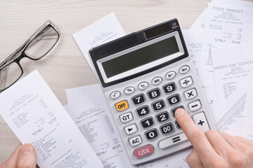 Unrecognizable businessman using calculator on desk office and writing make note with calculate about cost at home office. finance accounting concept. tax , shopping, cost management