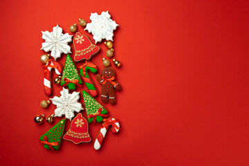 Fototapeta na wymiar Gingerbread cookies for Christmas celebration on red background
