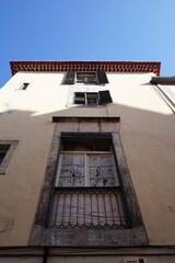 Fototapeta na wymiar facade of an building with windows 