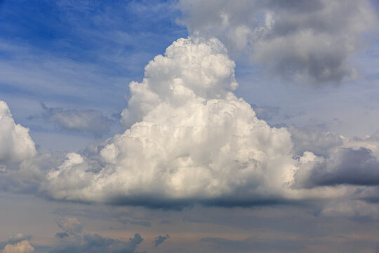 a thunderstorm is getting to start, dark and white clouds are mixed together, Thuringia, Germay