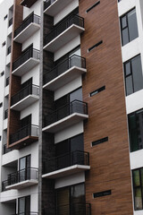 Vista exterior de moderno apartamento