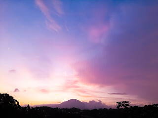 El volcán y un mágico atardecer