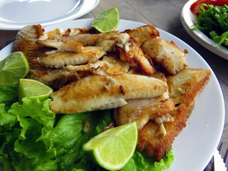 grilled fish with lemon
