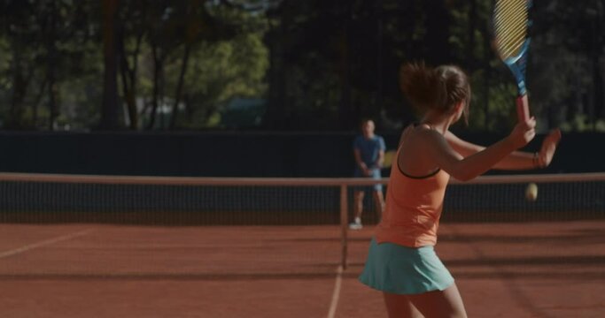 2 tennis players practicing