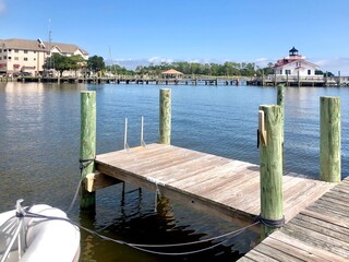 Fototapeta na wymiar Fishing dock next to the water