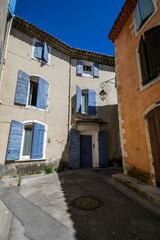 Saint-Mitre-les-Remparts, village médiéval des Bouches-du-Rhône en région Occitanie.	
