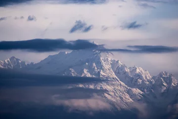 Crédence de cuisine en verre imprimé Kangchenjunga chaîne de montagnes de kangchenjunga le matin nuageux.