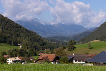Fototapeta na wymiar view of the village in the Alps