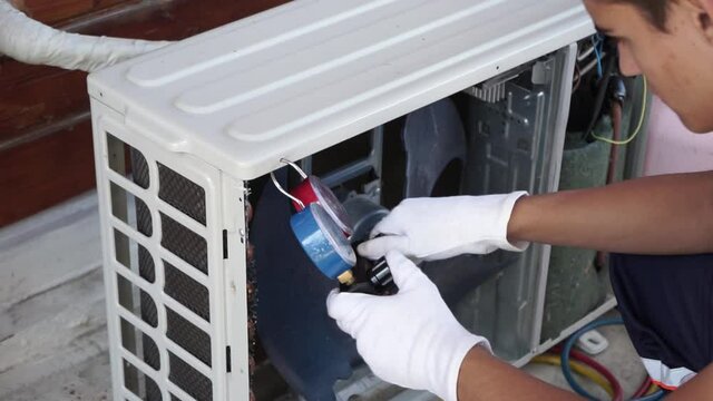 The installer of HVAC equipment. The air conditioner master checks and refills the air conditioner with freon