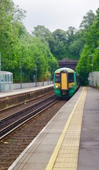 Obraz premium train arriving at train station