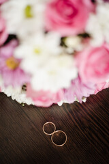bridal bouquet with wedding rings, bridal bouquet of pink roses, wedding rings