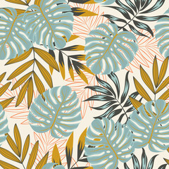Fototapeta na wymiar Seamless pattern with tropical leaves on beige background. Floral seamless vector tropical pattern background with exotic leaves, jungle leaf. Trendy summer Hawaii print.
