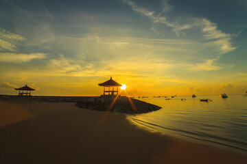 Fototapeta na wymiar Sunrise at Sanur Beach of bali, Indonesia 