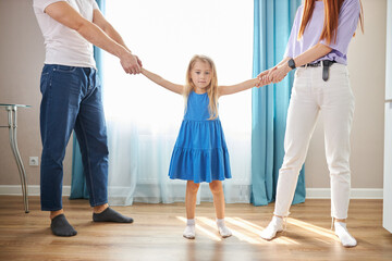 Naklejka premium little daughter girl doesn't want parents to be divorced, sad girl listen to quarrels of parents, want happy family