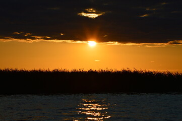 Obraz premium sunrise on the lake