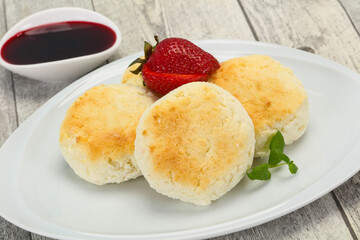 Curd pancakes with jam and stravberry